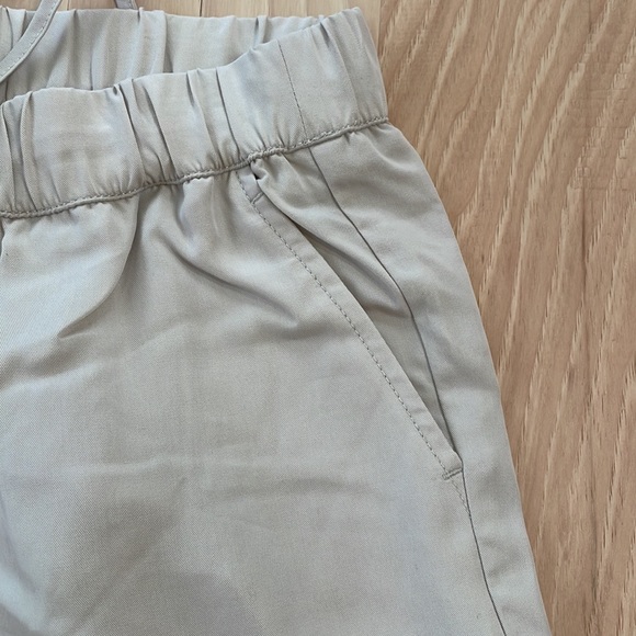 Banana Republic Super Soft Cargo Jogger - Transition Cream - Small. NWOT - Picture 5 of 10